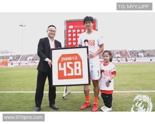 我心中的足球明星退役了他的辉煌与回忆永存心间