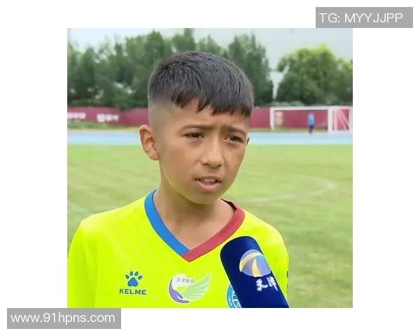 模仿国际足球明星精彩瞬间视频挑战展现你的球技与创意